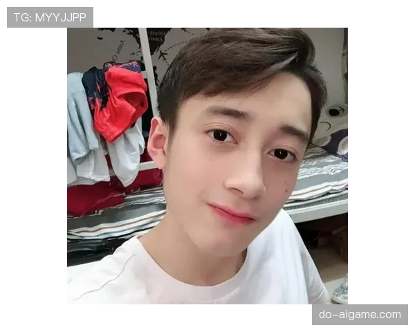 练俊杰训练完直接啃鸡腿，这自律人设是摆着看的？